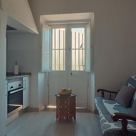 Apartment With Roof Terrace In Town Centre タヴィラ エクステリア 写真