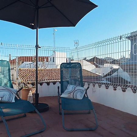 Apartment With Roof Terrace In Town Centre タヴィラ エクステリア 写真