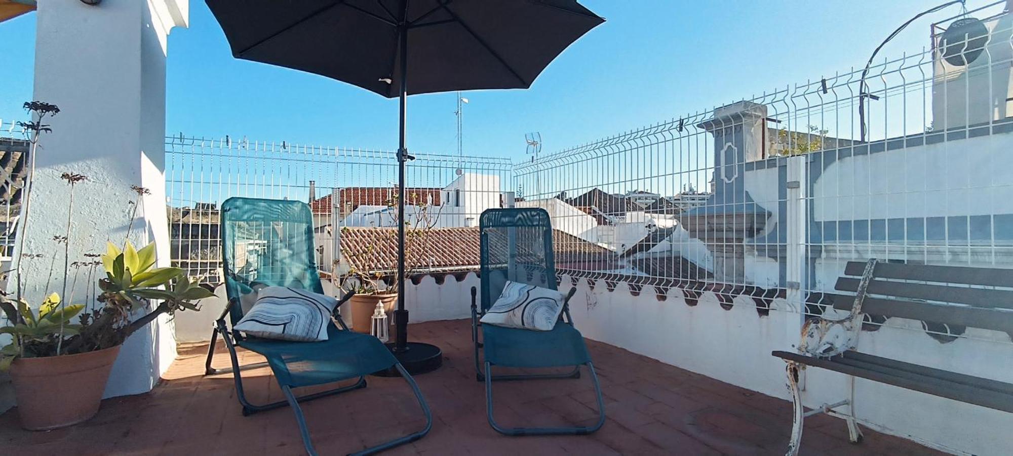 Apartment With Roof Terrace In Town Centre タヴィラ エクステリア 写真
