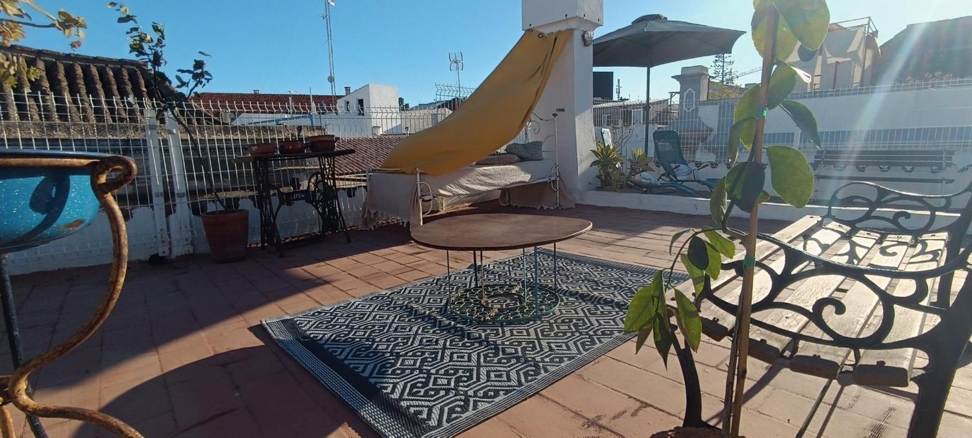 Apartment With Roof Terrace In Town Centre タヴィラ エクステリア 写真
